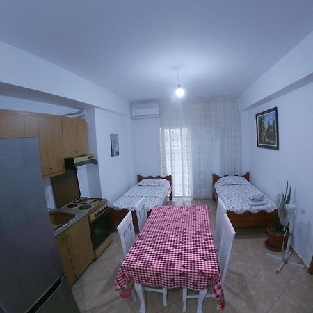 Tulipani Apartments Near Port Sarandë Eksteriør billede