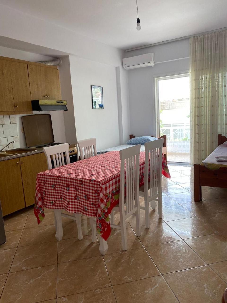 Tulipani Apartments Near Port Sarandë Eksteriør billede
